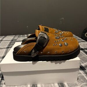 Toga Virilis Khaki Suede